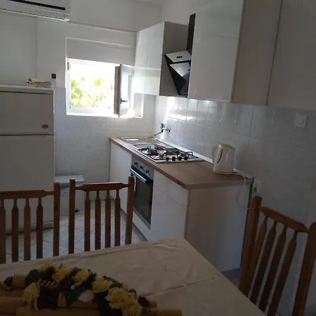 Anka Pag Apartmán *