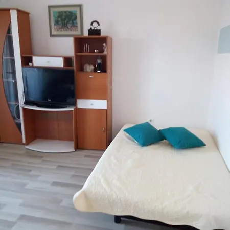 Anka Pag Apartment *
