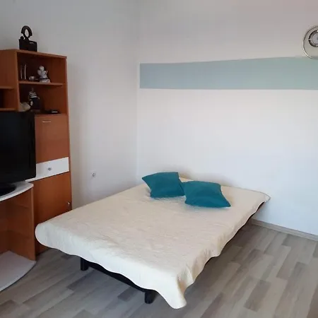 Anka Pag Apartment *