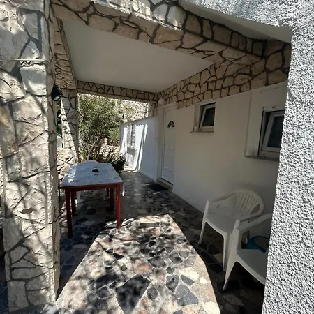 Anka Pag Apartment *