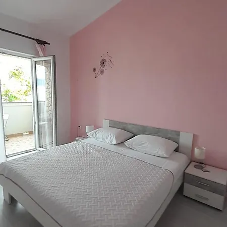Anka Pag Apartment