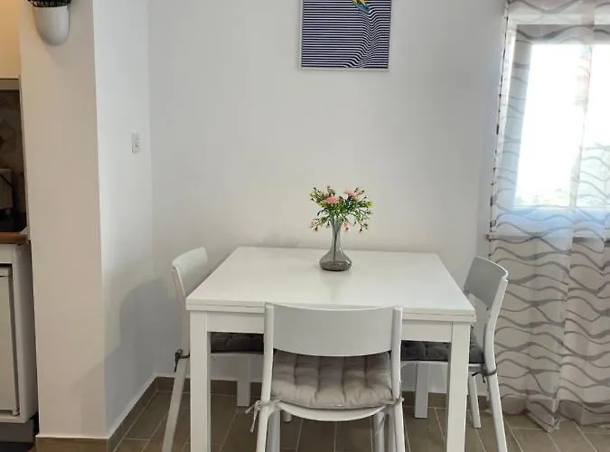 Anka Pag Apartmán *