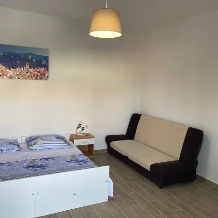 Anka Pag Appartement